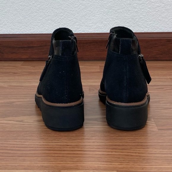 Clarks Collection Sharon Ease Black Suede Leather Ankle Booties Size 6.5 NIB - Picture 6 of 8
